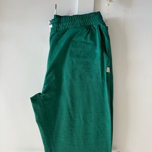 Great pair of brand new Vuori joggers